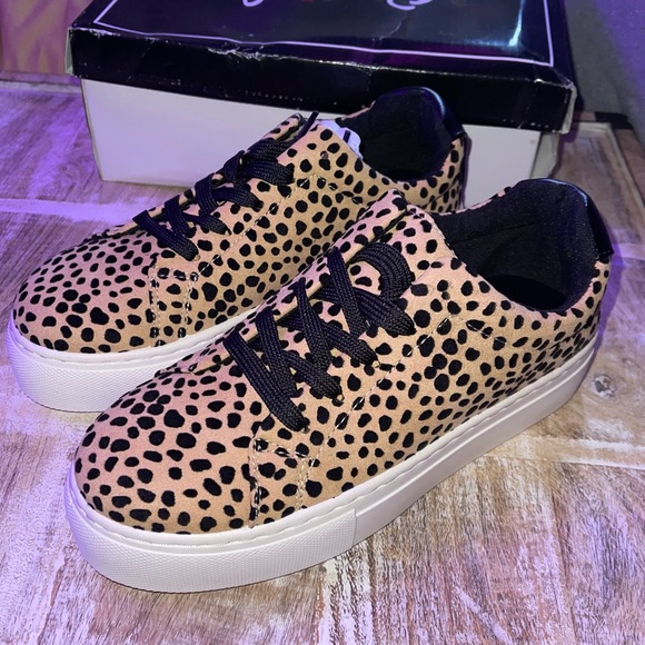 Forever Fierce Platform Sneakers - Picture 3 of 6